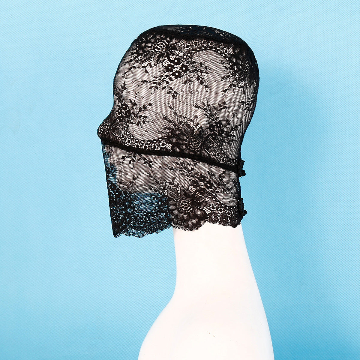 Capuche en dentelle noire